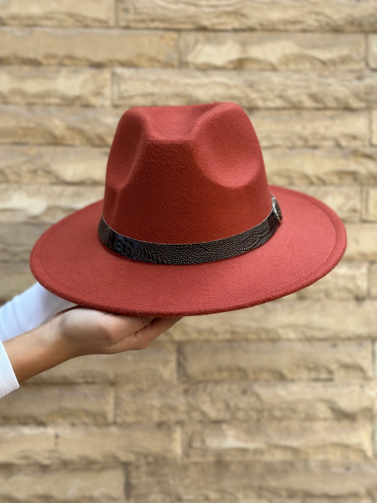 Brique Fedora Hat with removable accessory